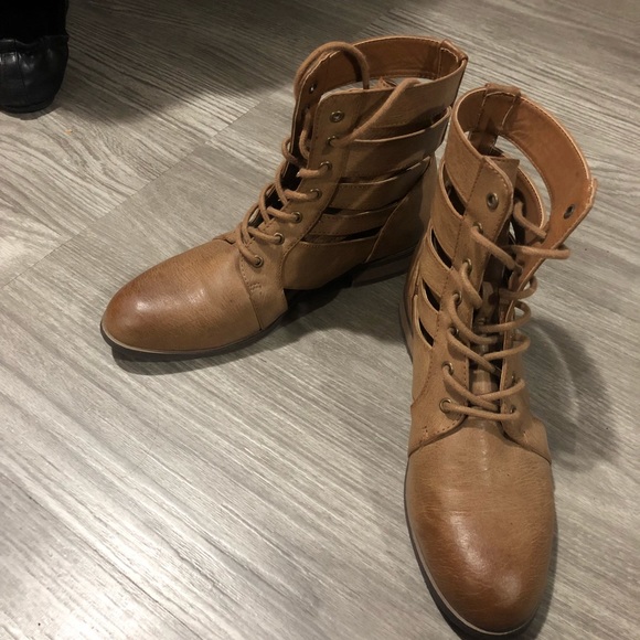 Boots - Picture 6 of 8